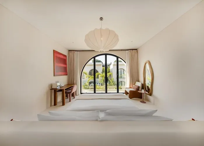 Parisian New 2br Luxury 8mins Walk To *