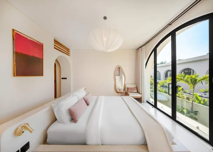 Villa Parisian New 2br Luxury 8mins Walk To
