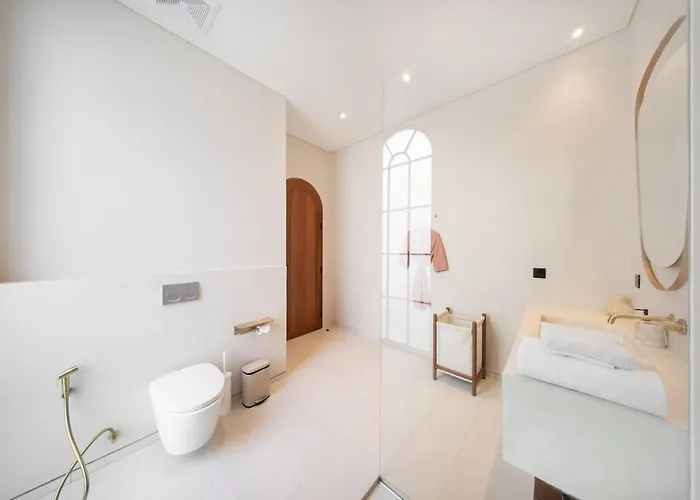 Parisian New 2br Luxury 8mins Walk To Villa *