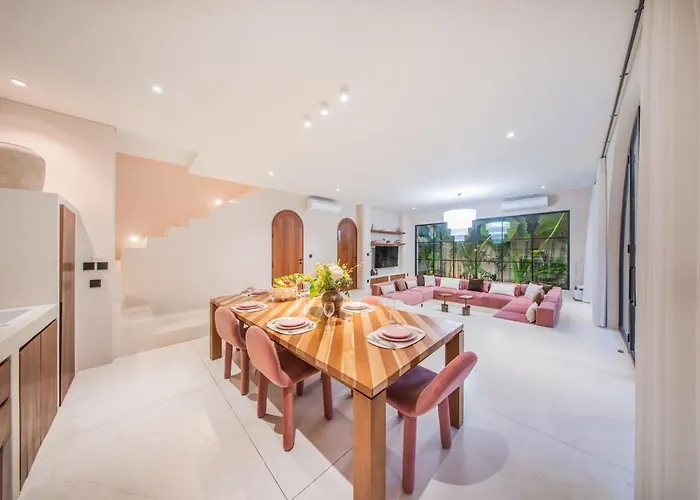 Parisian New 2br Luxury 8mins Walk To Villa
