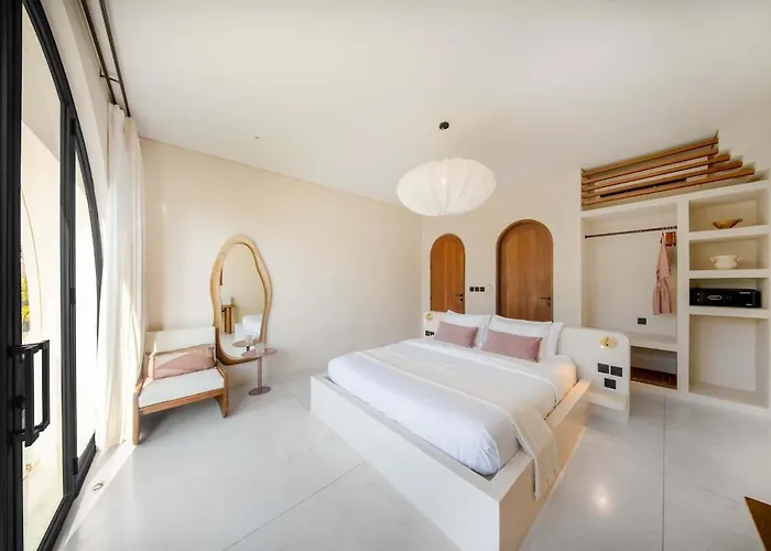 Villa Parisian New 2br Luxury 8mins Walk To