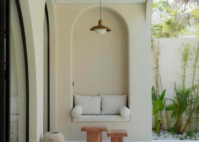 Villa Parisian New 2br Luxury 8mins Walk To
