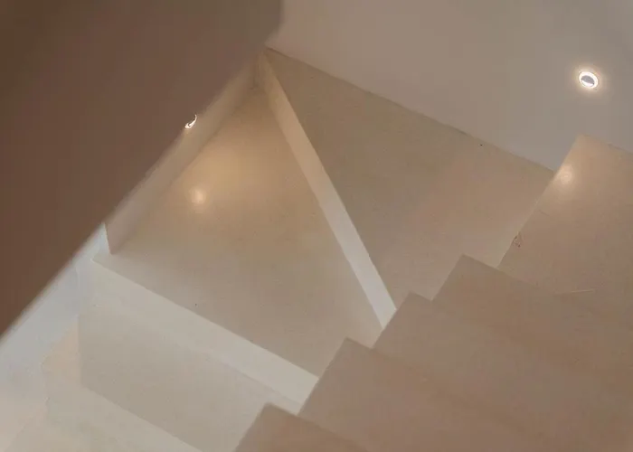 Parisian New 2br Luxury 8mins Walk To Villa