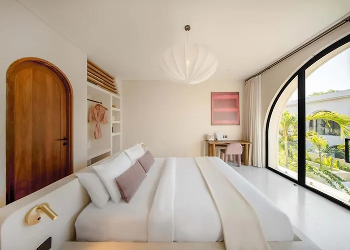 Villa Parisian New 2br Luxury 8mins Walk To
